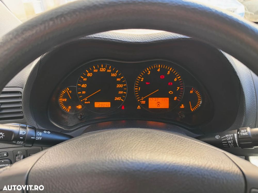 Toyota Avensis 1.6 Comfort - 20