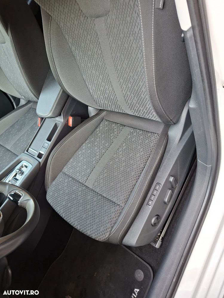 Skoda Octavia 2.0 TDI STYLE DSG - 13