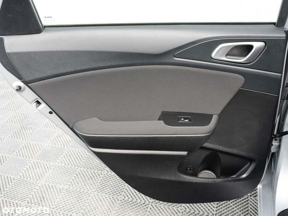 Kia Ceed 1.5 T-GDI M - 22