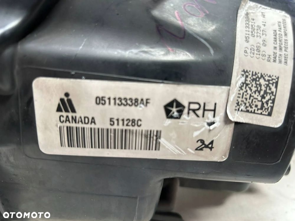 Reflektor prawy Chrysler Grand Voyager V 2013 - 8