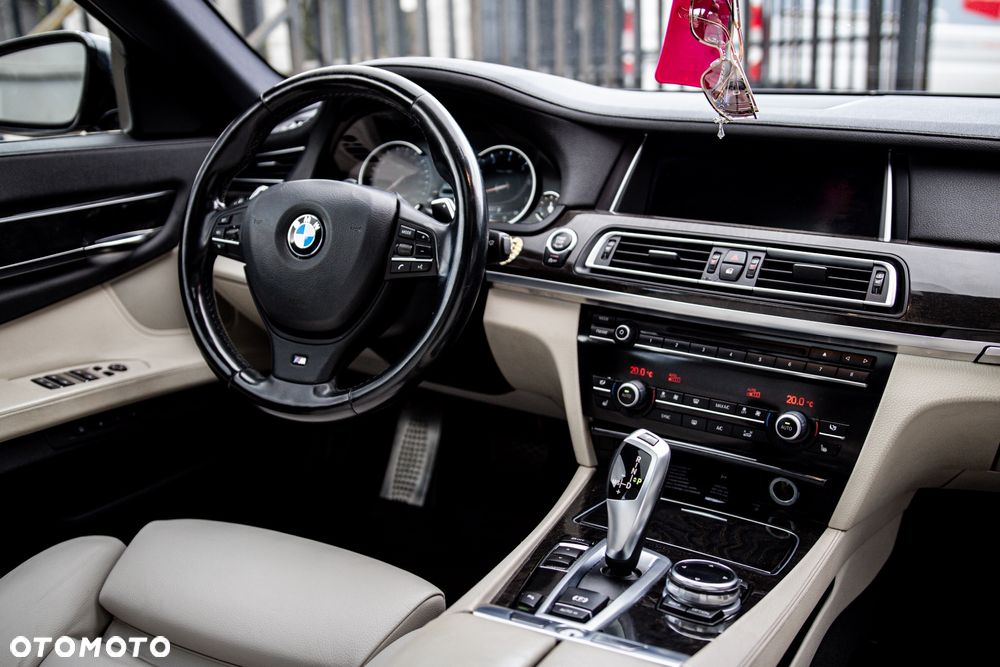 BMW Seria 7 740Li - 11