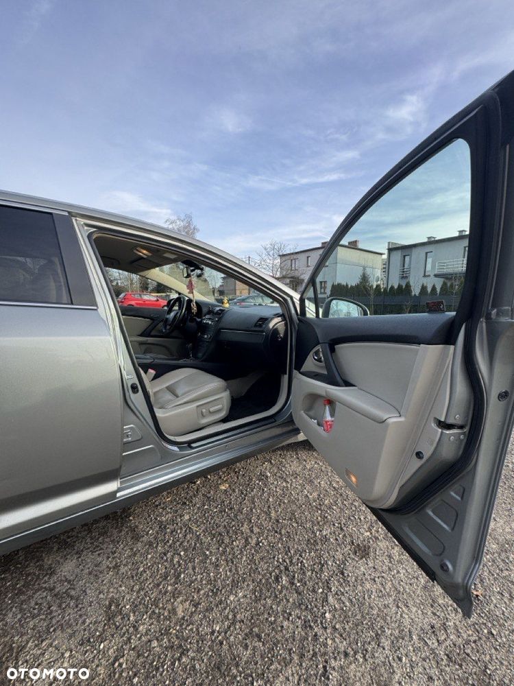Toyota Avensis 2.0 Sol plus EU5 MS - 19