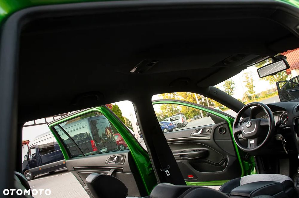 Skoda Octavia 2.0 TSI RS - 26