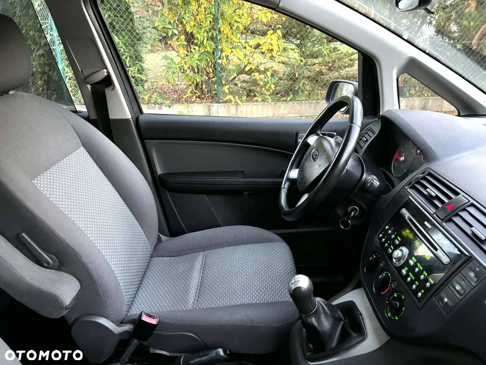 Ford Focus C-Max 1.6 Fun X - 34