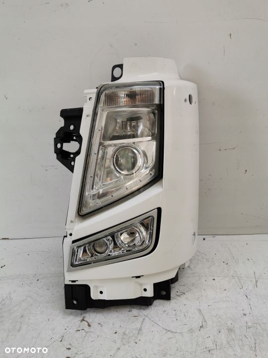LAMPA GARNEK OKULAR VOLVO FH 13 lewy - 1