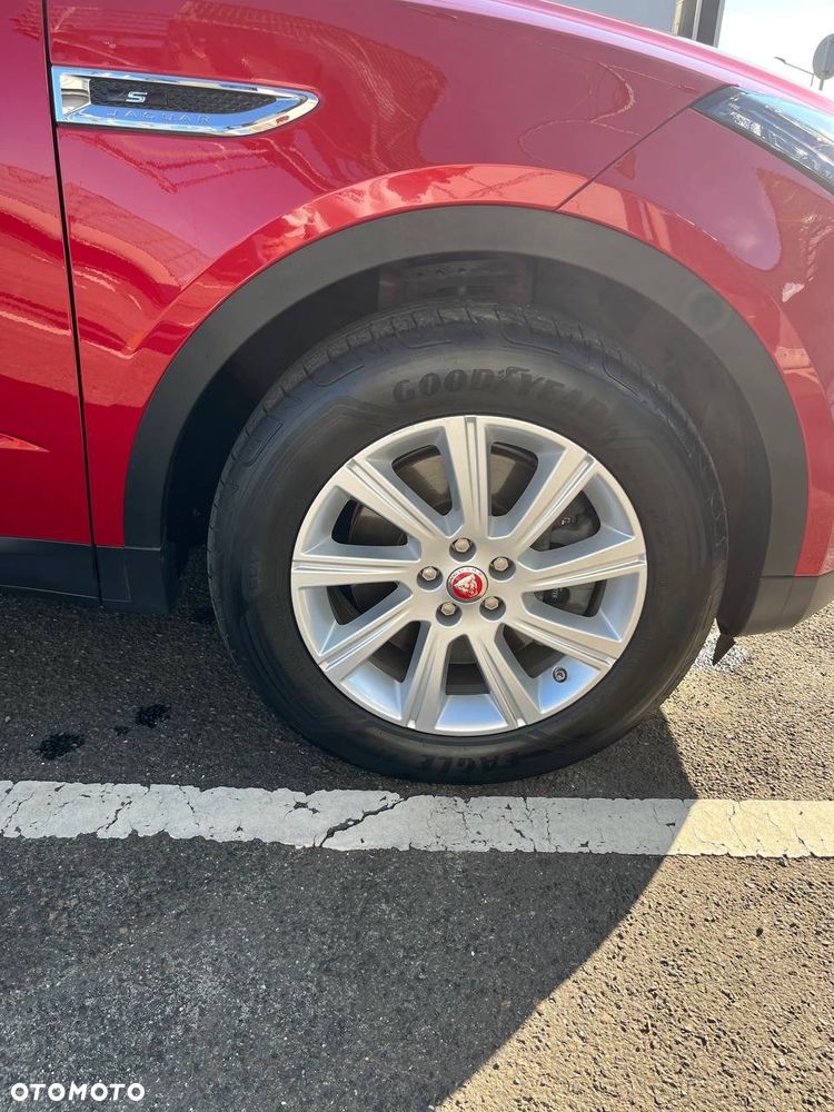 Jaguar E-Pace 2.0 i4P AWD R-Dynamic HSE - 11