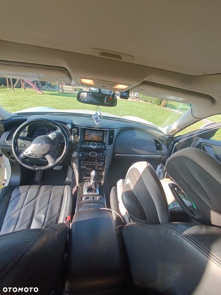 Infiniti Q70 - 7