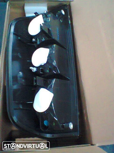 Farolins / farolim stop Nissan Navara D40 2005-2010 (novos) - 2