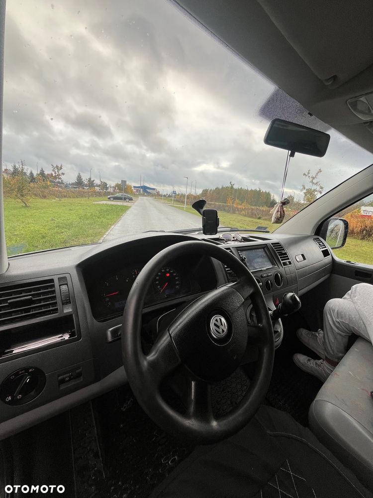 Volkswagen Caravelle - 11