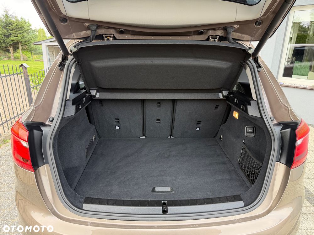 BMW Seria 2 218d - 11