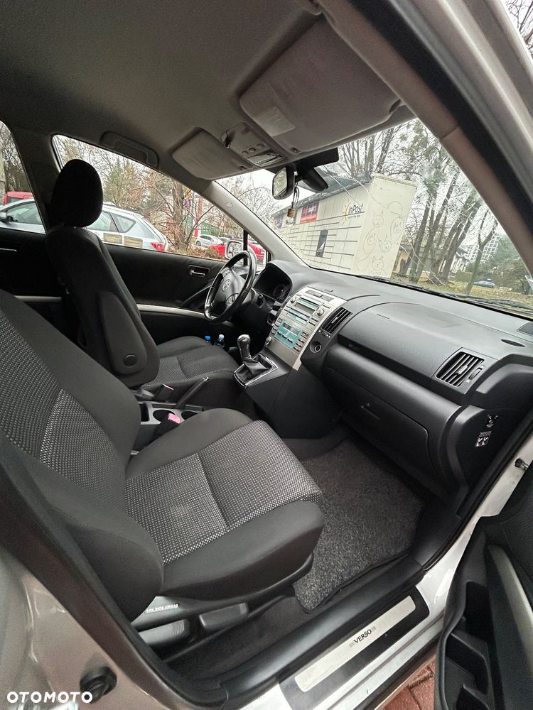 Toyota Corolla Verso 2.2 D-4D X - 10