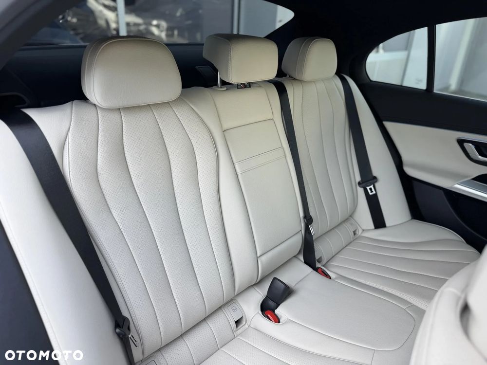Mercedes-Benz Klasa E 300 PHEV 4-Matic AMG 9G-Tronic - 13