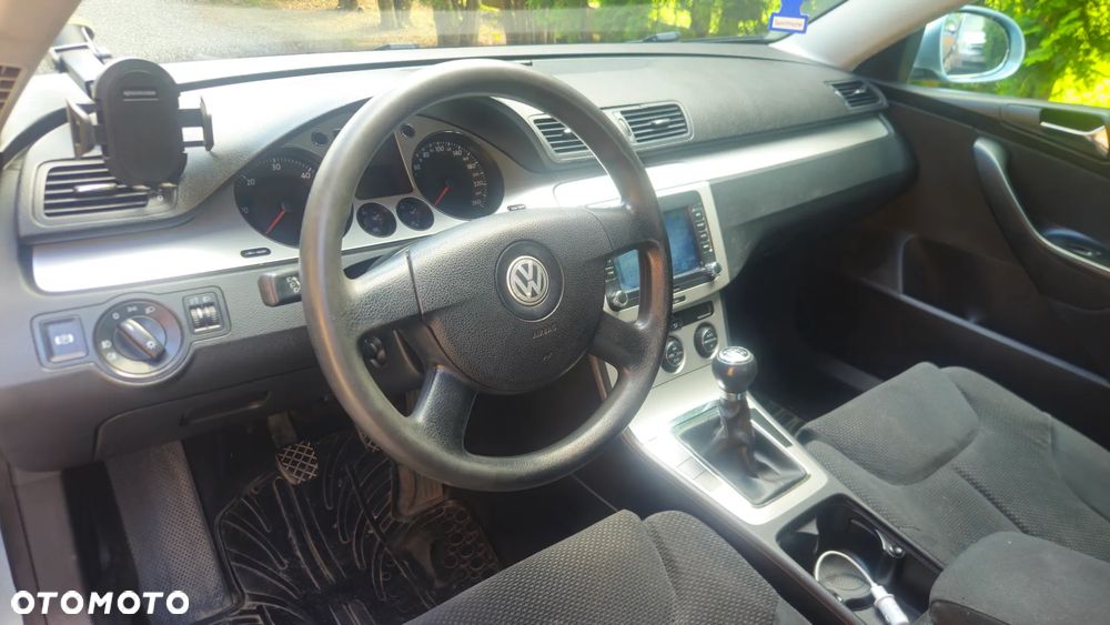 Volkswagen Passat 2.0 TDI DPF Trendline - 13