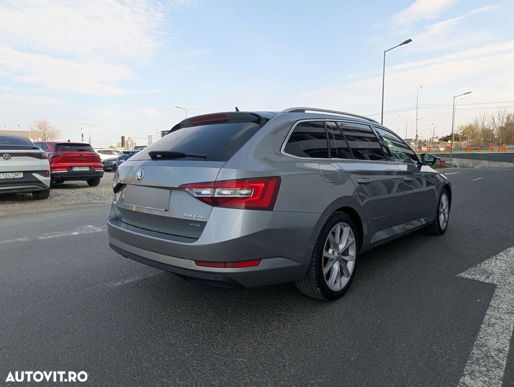 Skoda Superb 2.0 TDI DSG 4X4 Style - 9