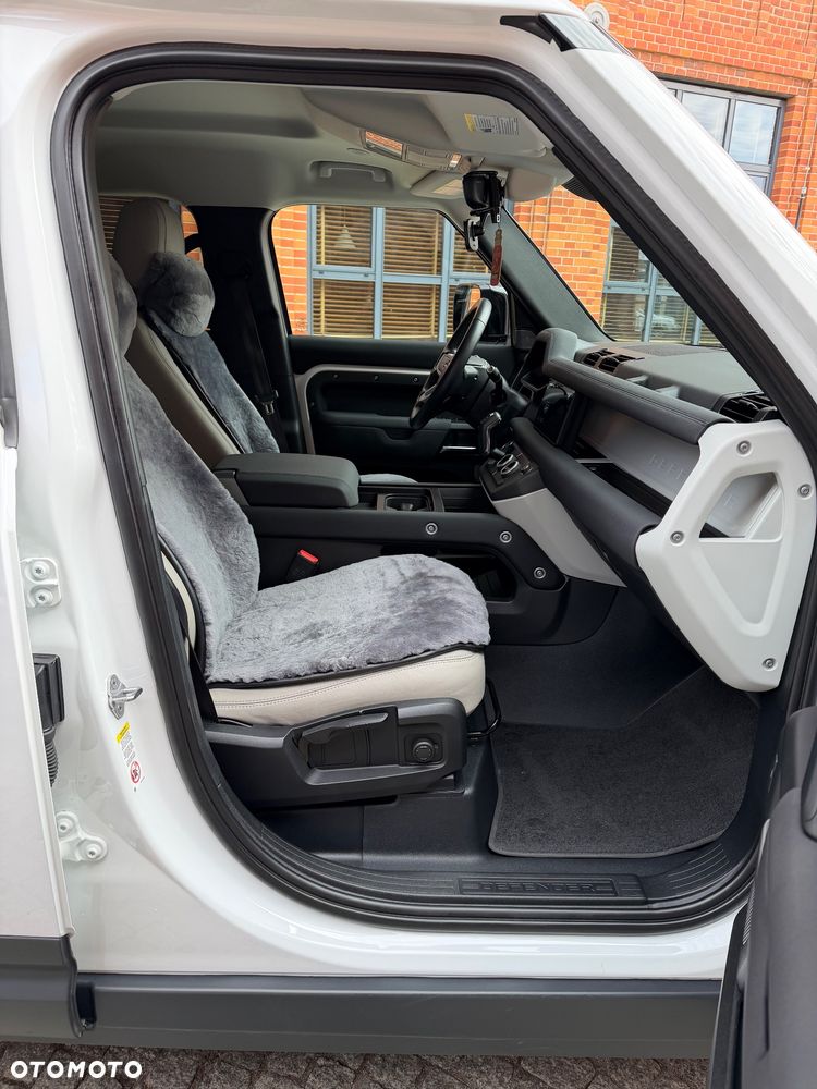 Land Rover Defender 2.0 P300 - 12