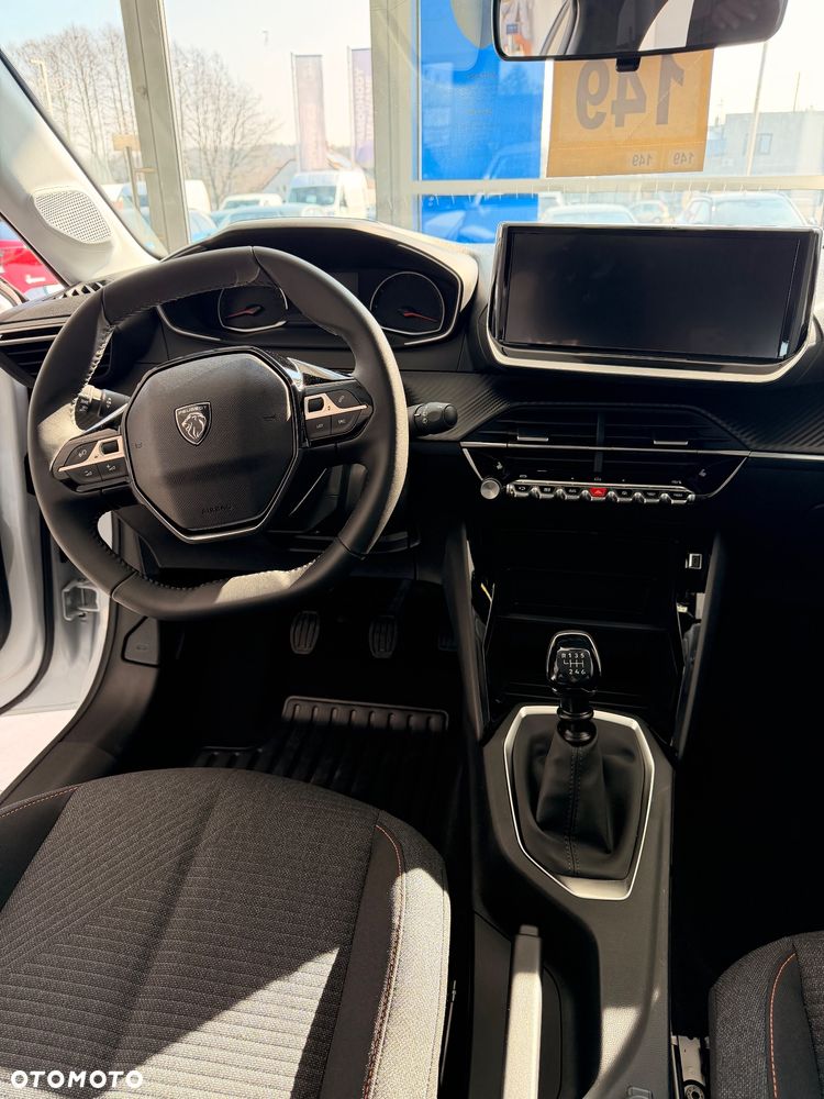 Peugeot 208 - 16