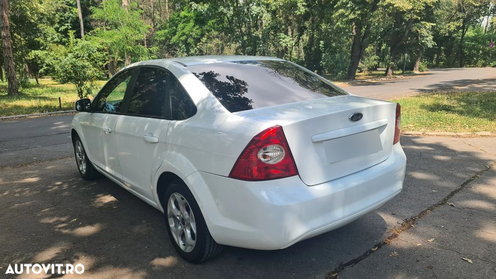 Ford Focus 1.6 Ti-VCT Titanium - 13