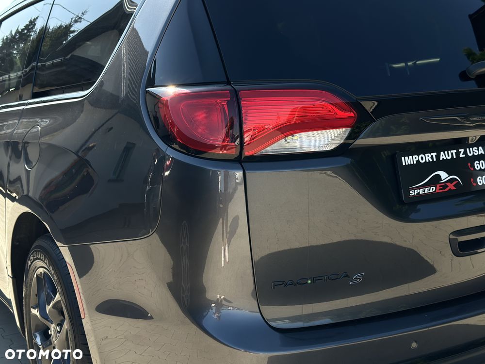 Chrysler Pacifica - 12