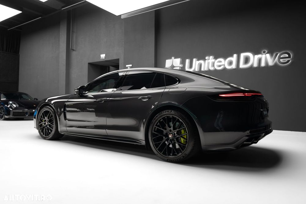 Porsche Panamera - 8
