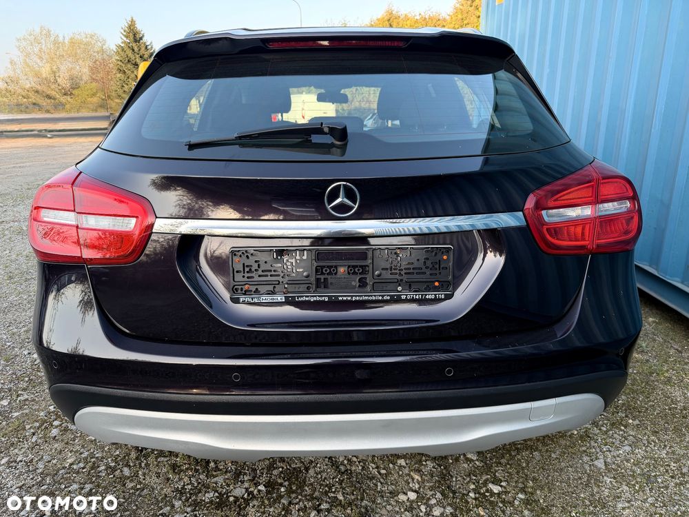 Mercedes-Benz GLA 180 Urban - 8
