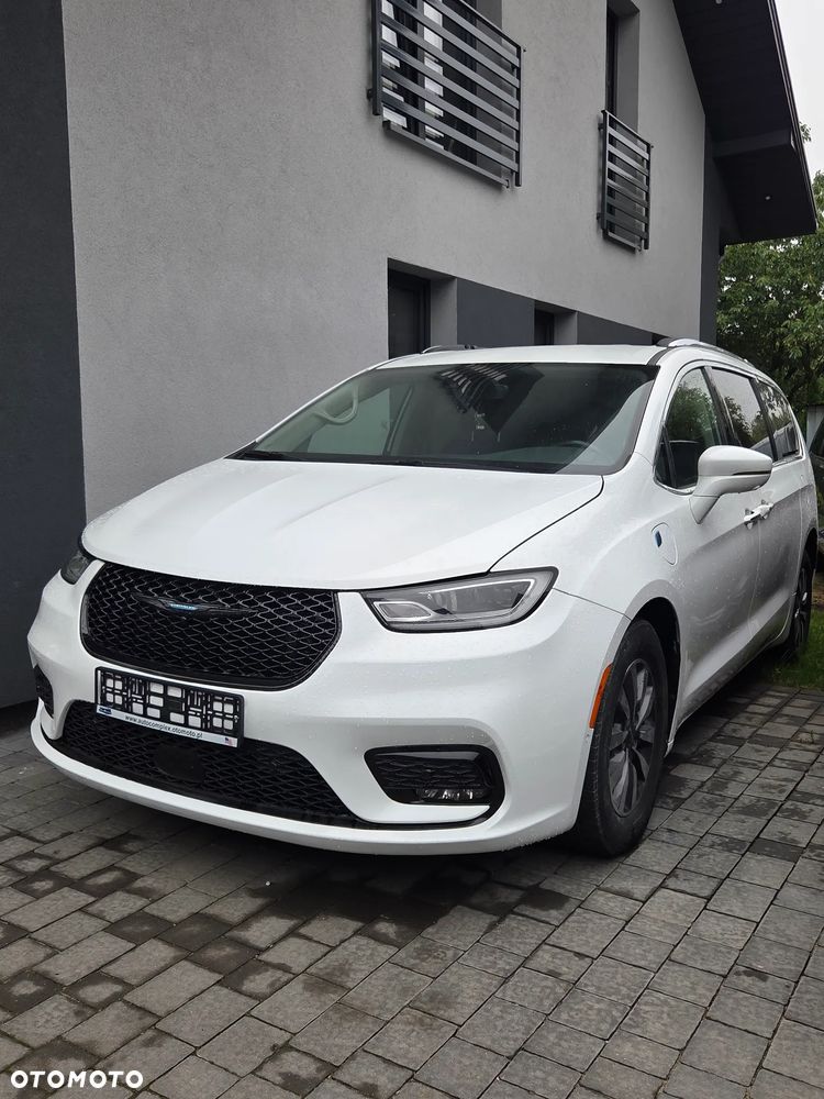 Chrysler Pacifica - 12