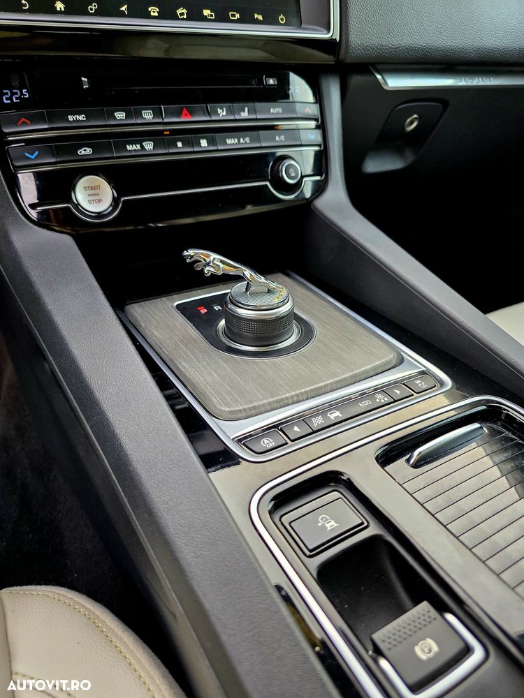 Jaguar F-Pace 20d RWD Prestige - 30