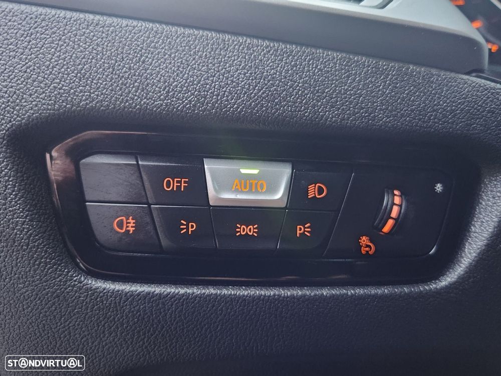 BMW 318 d Touring - 13