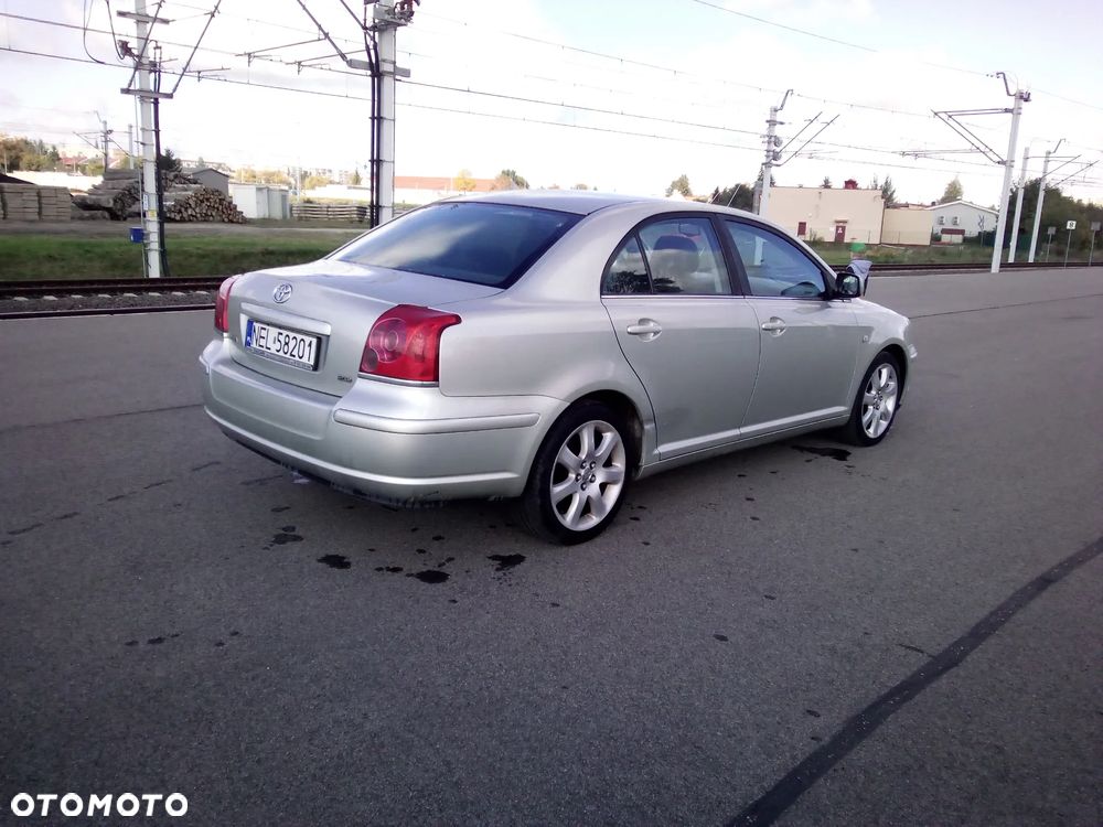 Toyota Avensis - 4