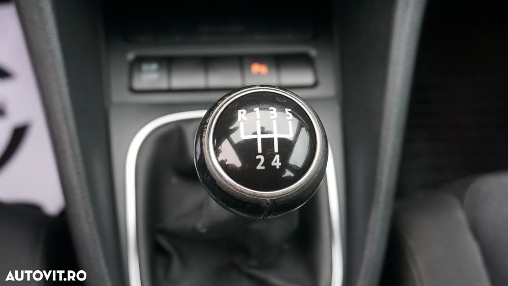 Volkswagen Golf 1.6 TDI DPF BlueMotion Technology Team - 27