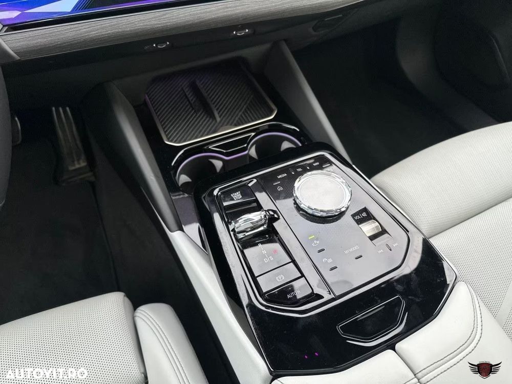 BMW Seria 5 550e xDrive Aut. - 11