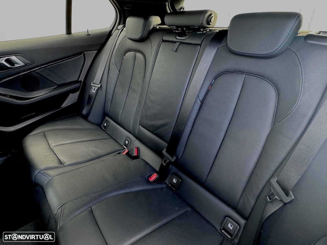BMW M135i xDrive - 32