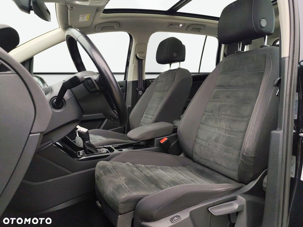 Volkswagen Touran - 10