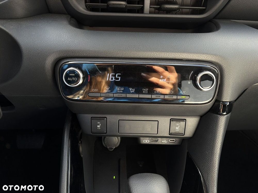 Toyota Yaris Hybrid 1.5 Style - 25