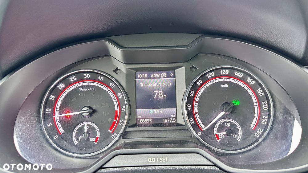 Skoda Octavia 2.0 TDI DSG RS - 24