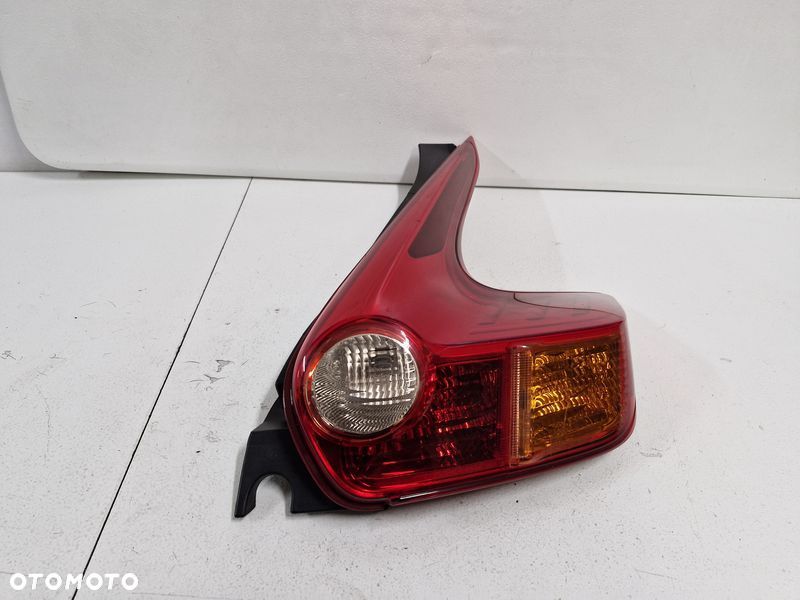 NISSAN JUKE 1 I F15 LAMPA PRAWY TYŁ PRAWA TYLNA - 2