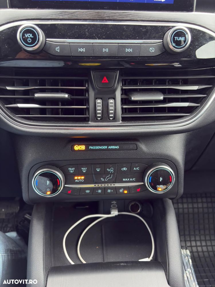 Ford Kuga - 12