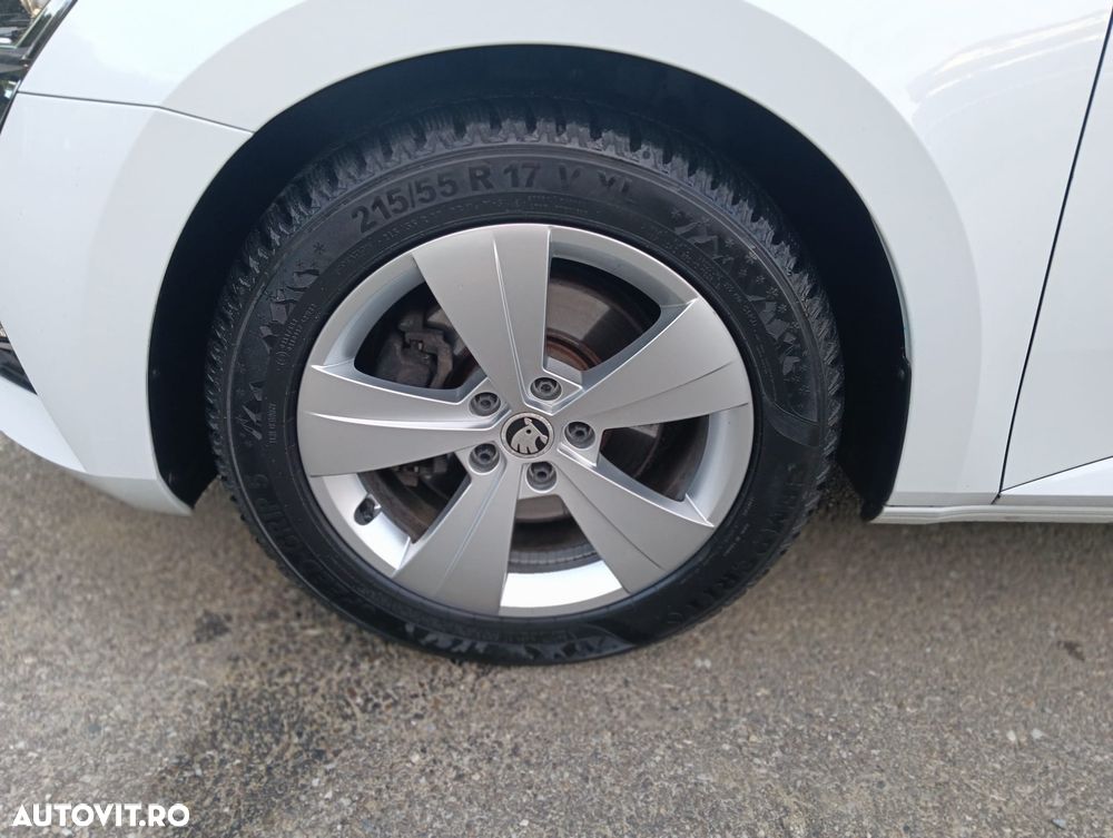 Skoda Superb 2.0 TDI DSG Sportline - 27