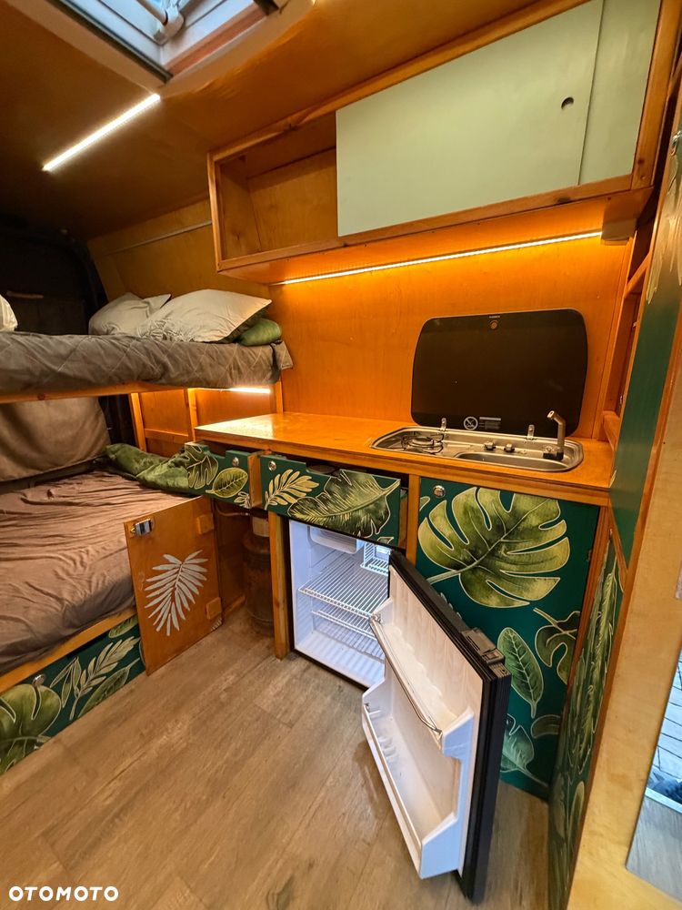 Mercedes-Benz Sprinter - 15