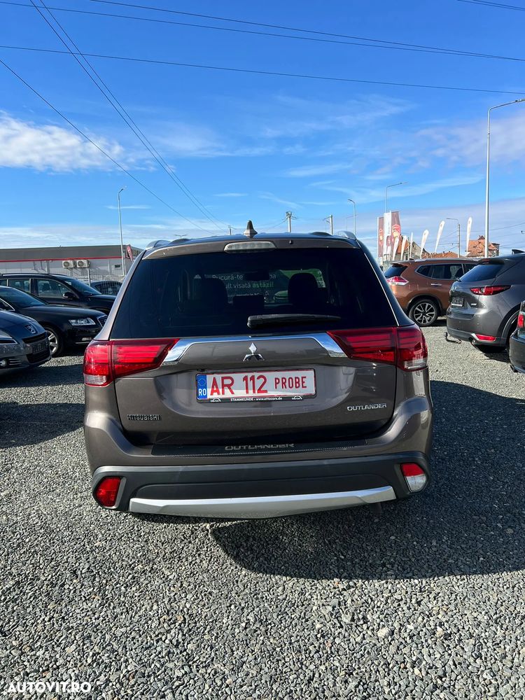 Mitsubishi Outlander 2.2 DI-D 4WD Automatik Diamant Edition+ - 4