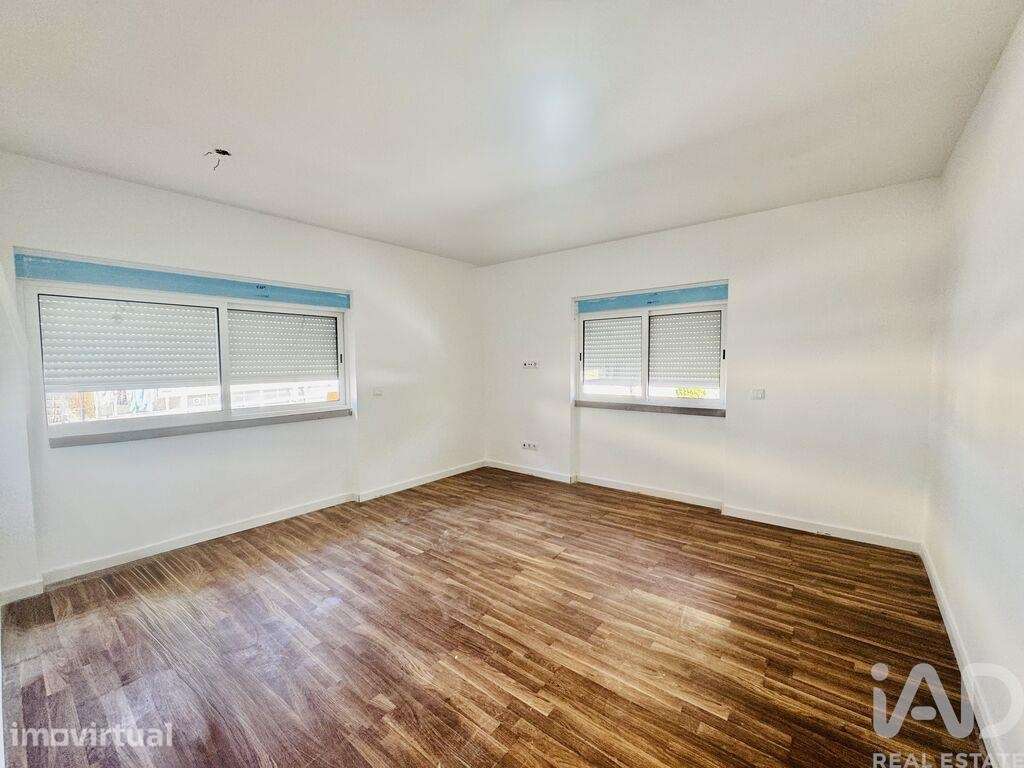 Casa / Villa T4 em Laranjeiro e Feijó de 210 m2 - Grande imagem: 3/8