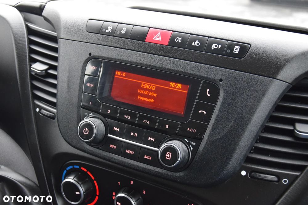 Iveco DAILY 35S12 / 2.3 - 120 KM / DOSTAWCZE / BLASZAK / KLIMA / TEMPOMAT / KLIMA / TRYB CITY / SERWISOWANY / SPROWADZONY Z NIEMIEC - 30