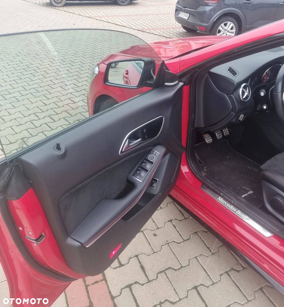Mercedes-Benz CLA 180 AMG Line - 4