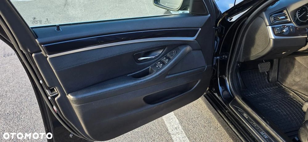 BMW Seria 5 520d xDrive - 31