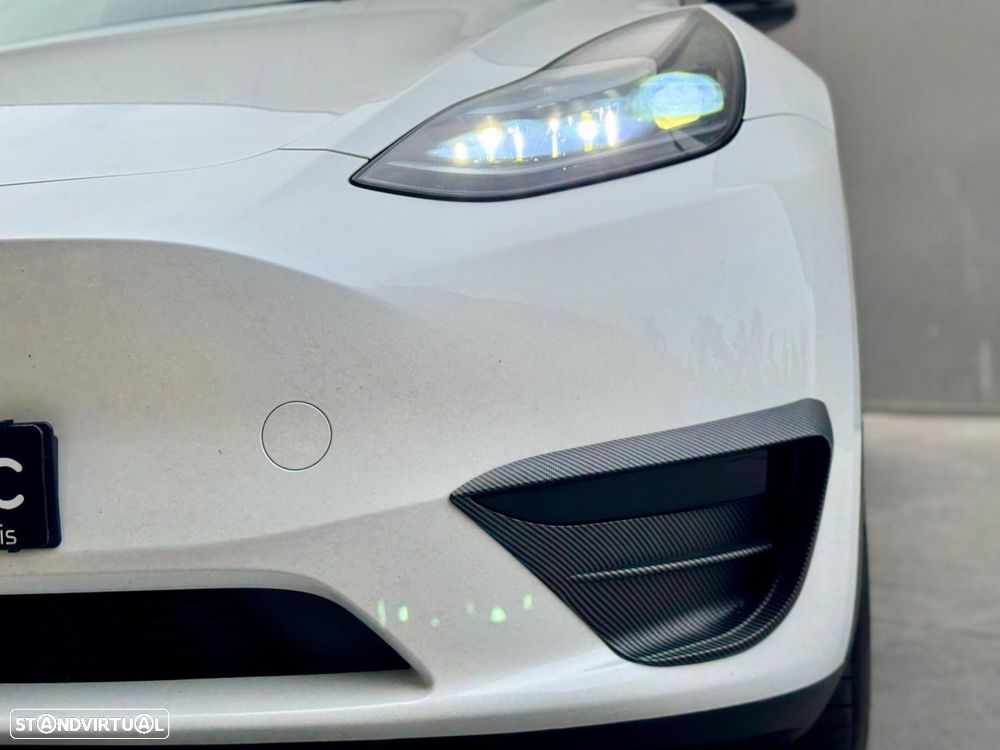 Tesla Model Y Standard Long Range RWD - 40