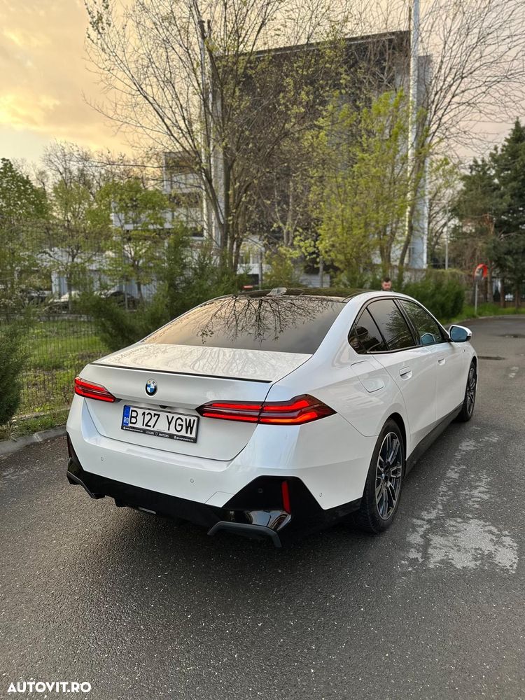 BMW Seria 5 520i AT MHEV - 4