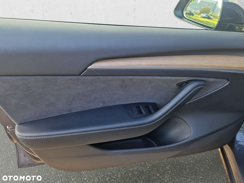 Tesla Model 3 - 10