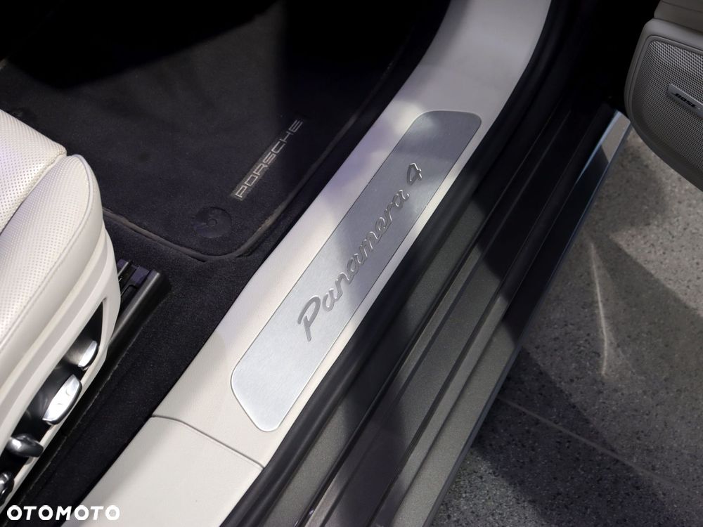 Porsche Panamera 4 E-Hybrid - 33