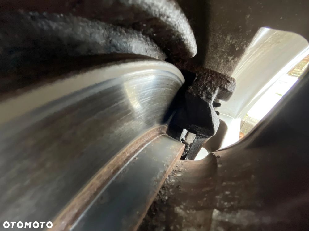 Toyota Prius (Hybrid) Sol - 31