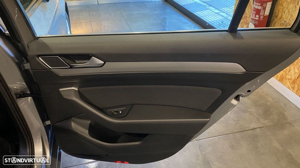 VW Passat Variant - 54