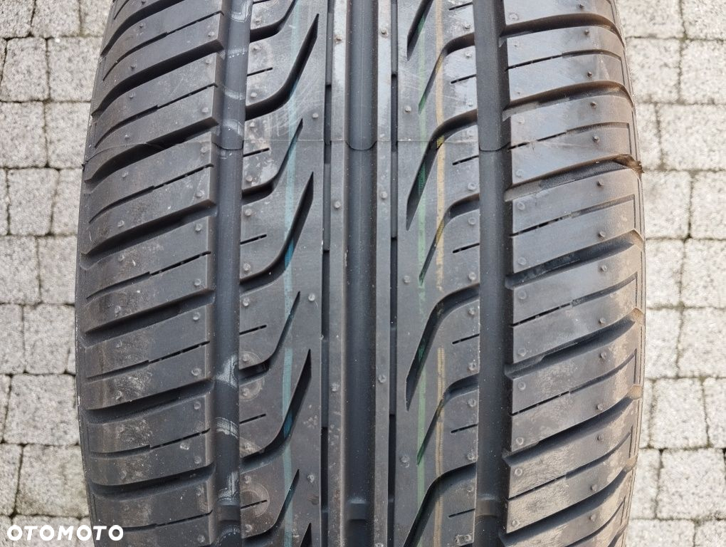 Opona Kumho Powermax 205/60R15 91H 769 zapas - 2